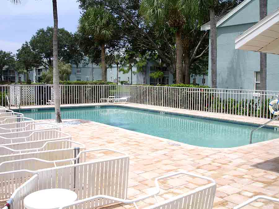 Pipers Pointe Community Pool and Sun Deck Furnishings